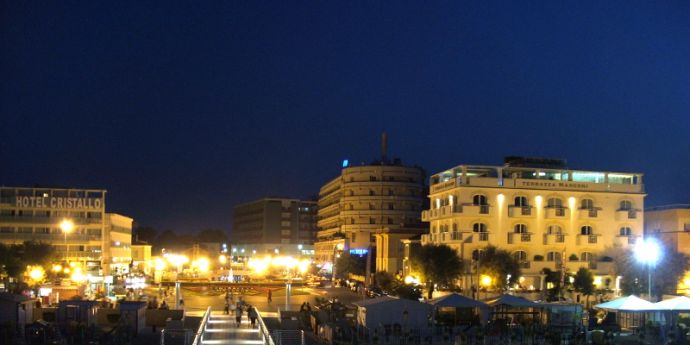 Senigallia vista notturna dalla Rotonda