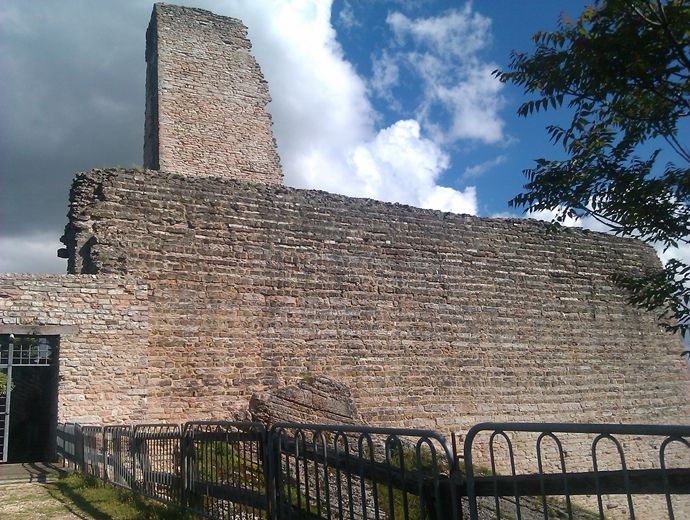 Rocca da Varano- Le rovine del museo