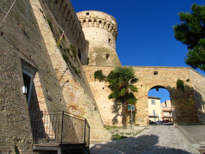 Scorcio della Fortezza di Acquaviva Picena